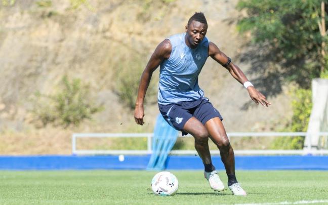 Sadiq, en un entrenamiento en Zubieta. REAL SOCIEDAD