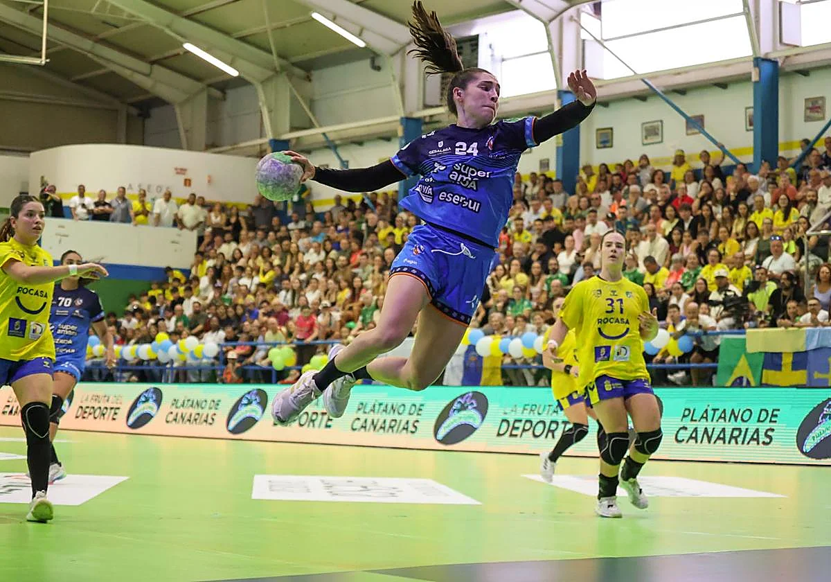 Un momento del partido de ayer entre el Rocasa y el Bera Bera. ROCASA