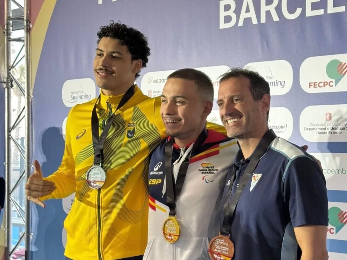 Iñigo Llopis con su medalla de oro