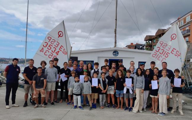 Premiados en el Campeonato Bizkaia Vela Ligera. Foto: RCMA - RSC Premiados en el Campeonato Bizkaia Vela Ligera. Foto: RCMA - RSC