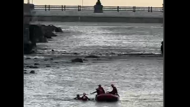 Rescate, esta mañana, de un cuerpo sin vida en el Urumea, Donostia / Maider Uriarte