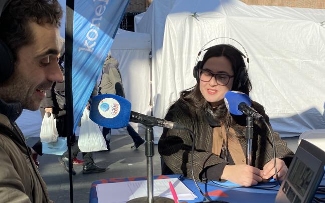 La cantante Uxue Kerejeta junto a Imanol Arruti