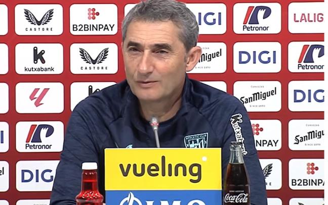 Ernesto Valverde, este mediodía en la sala de prensa de Lezama