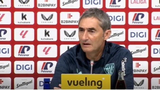 Ernesto Valverde, este mediodía en la sala de prensa de Lezama