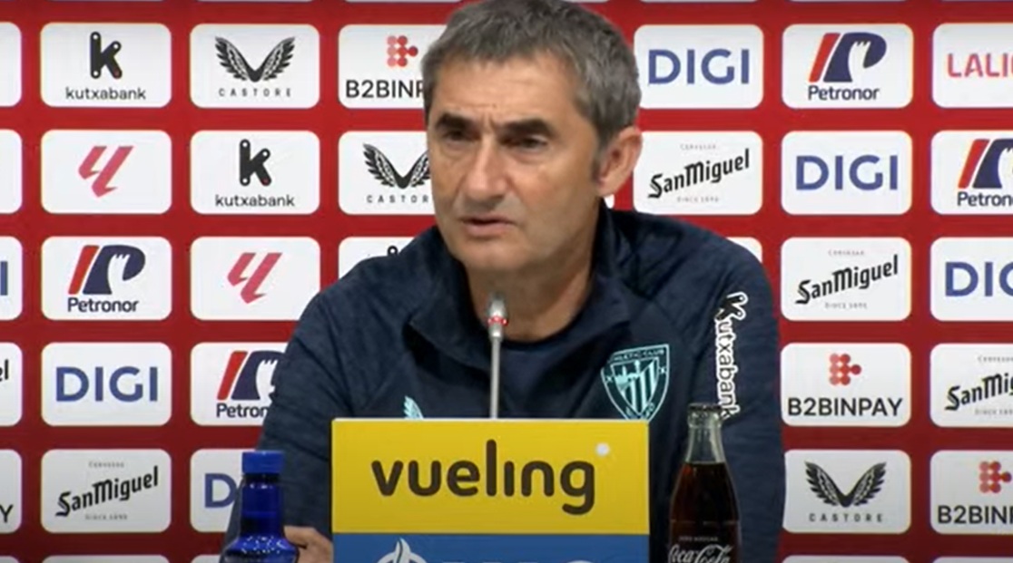 Ernesto Valverde esta tarde en la sala de prensa de Lezama