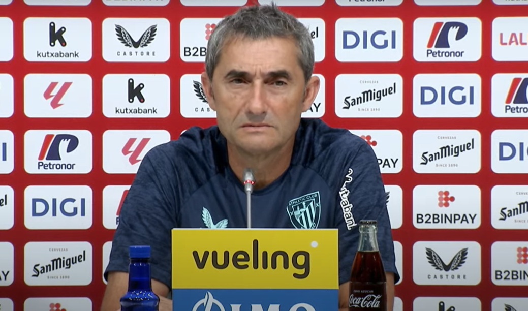 Ernesto Valverde esta tarde en la sala de prensa de Lezama