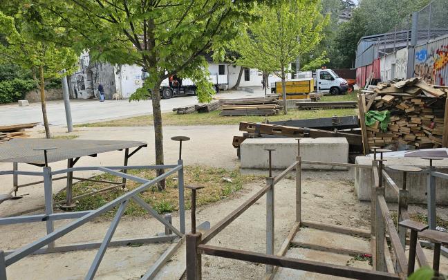 Los elementos del vallado, organizados en los Corrales del Gas. Foto: Ayuntamiento de Pamplona
