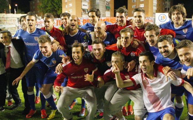 La plantilla del Athletic Club celebrando la clasificación a la Champions League en Vallecas. Foto: ATHLETIC CLUB La plantilla del Athletic Club celebrando la clasificación a la Champions League en Vallecas. Foto: ATHLETIC CLUB