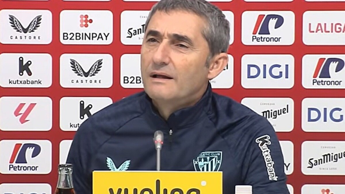 Ernesto Valverde atiende esta mañana a los medios en la sala de prensa de Lezama