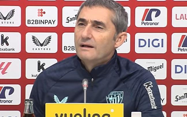 Ernesto Valverde atiende esta mañana a los medios en la sala de prensa de Lezama