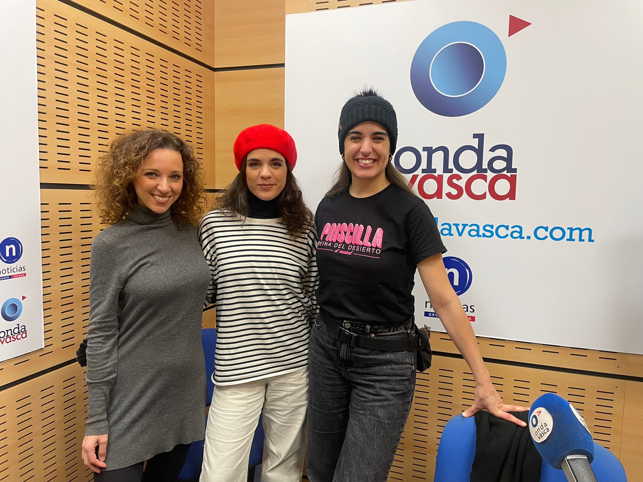 Varias de las protagonistas del musical Priscilla, Reina del Desierto