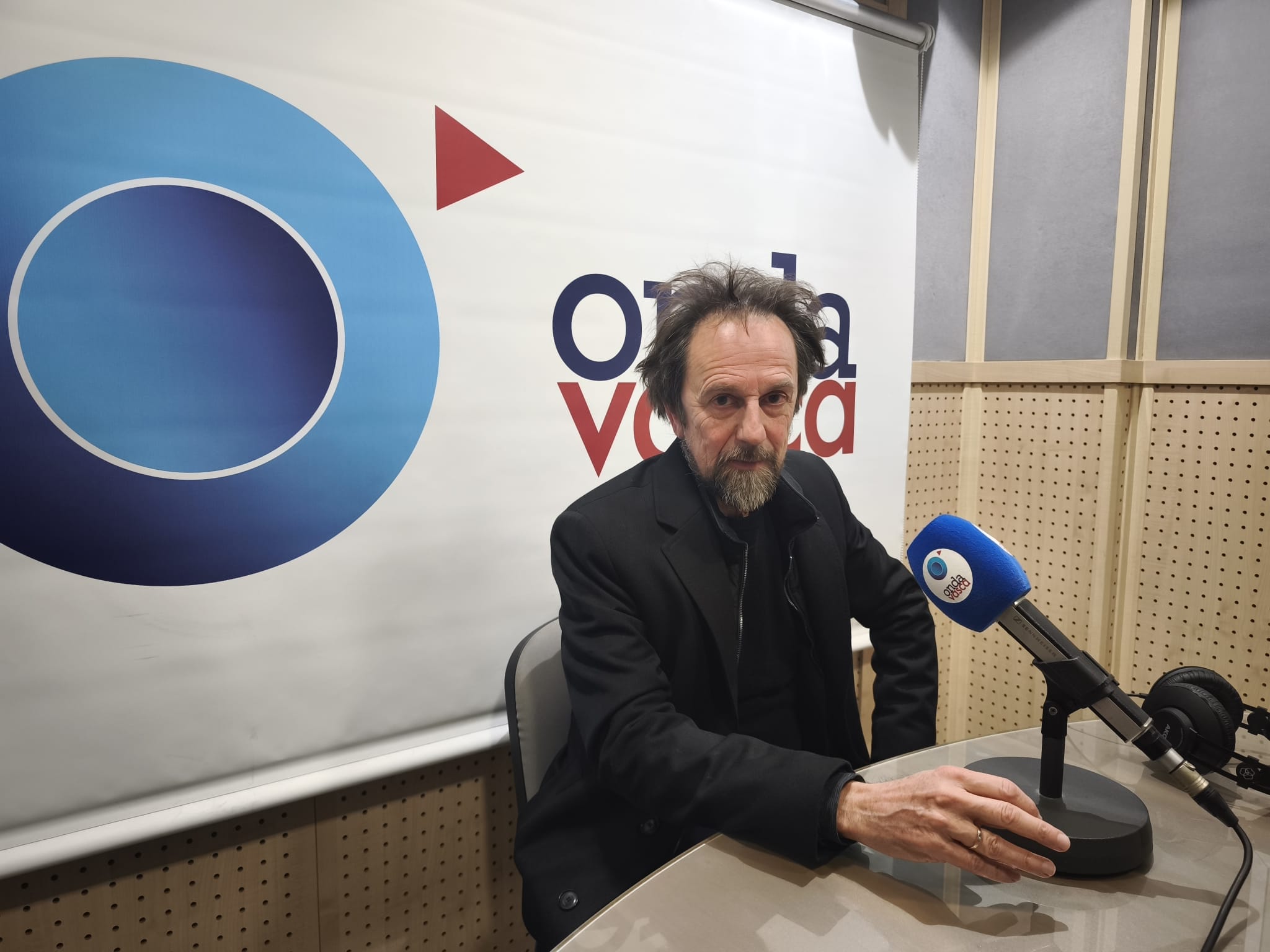 Diego Vasallo en los estudios de Onda Vasca