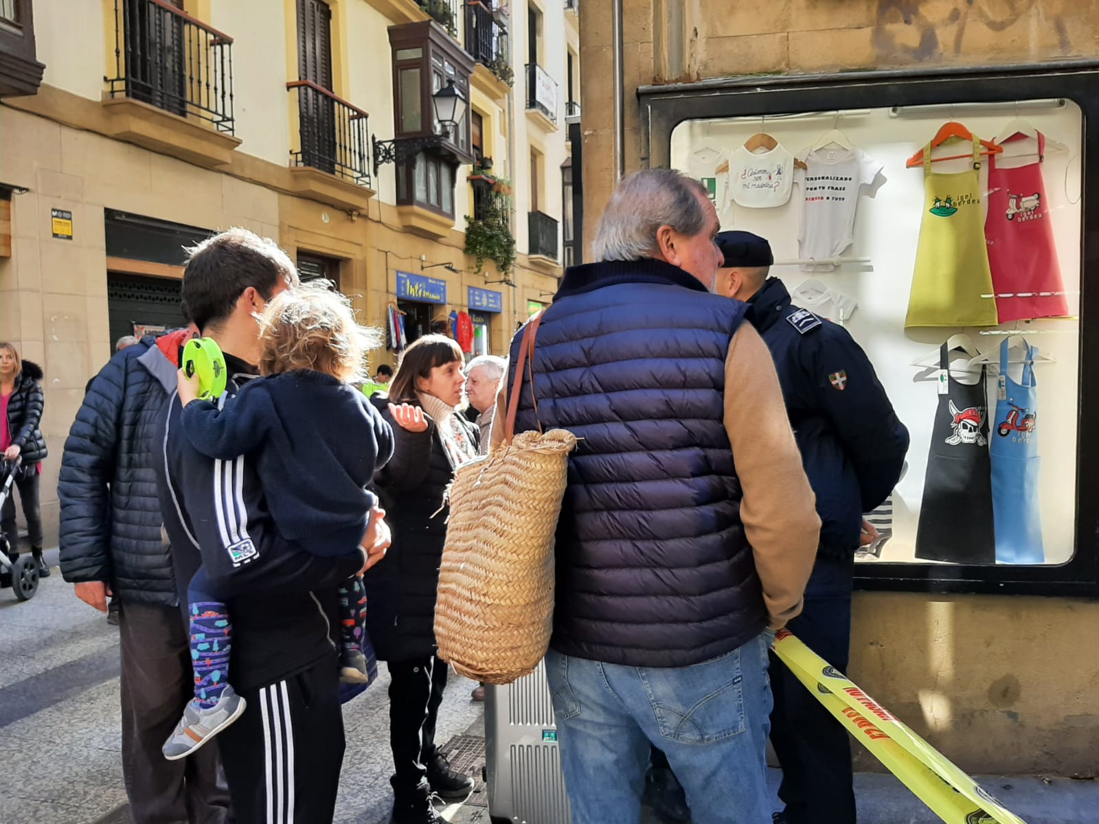 Vecinos afectados por el incendio en la Parte Vieja de Donostia. ONDA VASCA