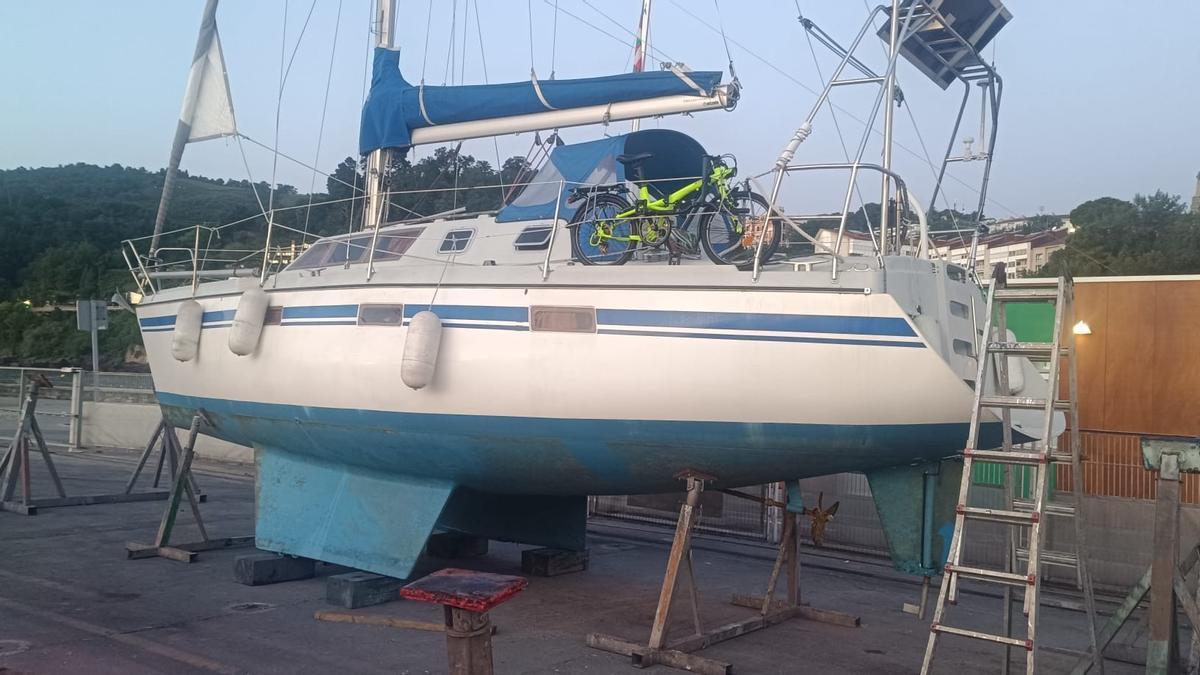 Rescatan en Gipuzkoa a 2 tripulantes de un velero a la deriva tras un encuentro con orcas Twitter: @trumoibi