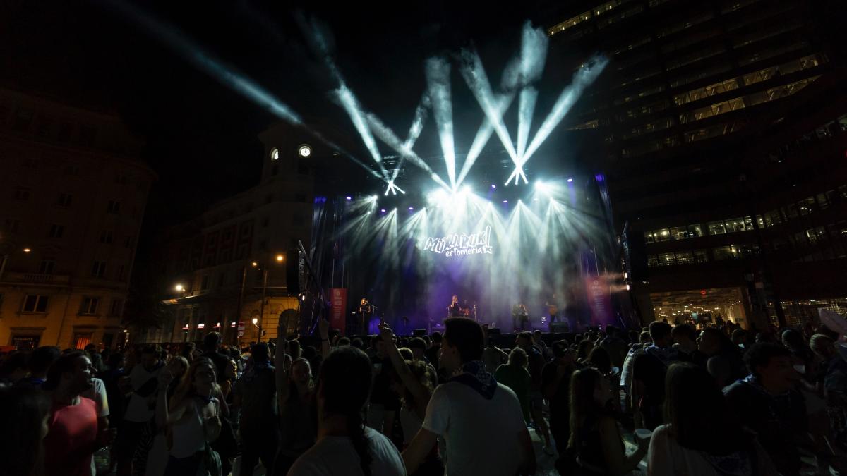 Verbena en la Plaza Circular de Bilbao durante la Aste Nagusia. BILBAO.EUS