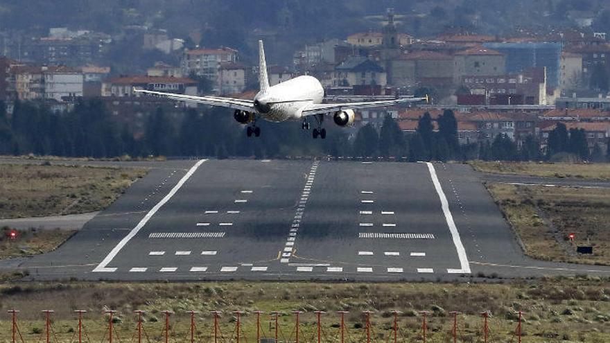 Imagen de archivo de un avión en el aeropuerto de Loiu | Deia
