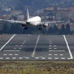 Imagen de archivo de un avión en el aeropuerto de Loiu | Deia