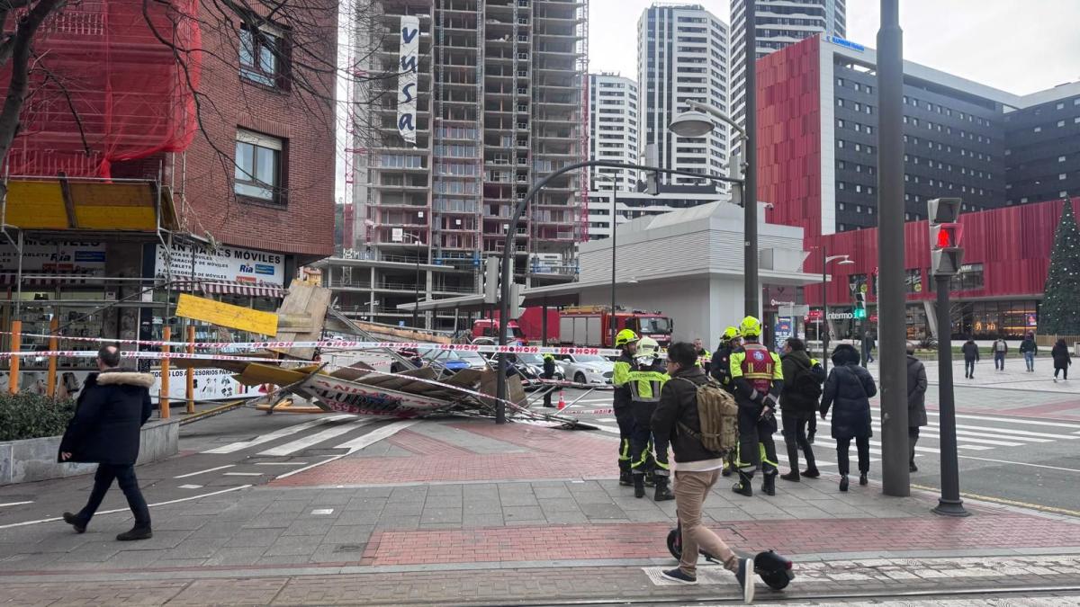 Cae un andamio en Bilbao por el viento | Deia, Alberto García