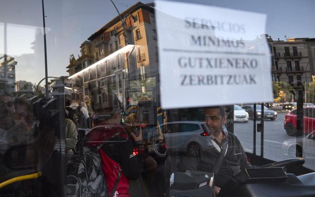 El conflicto laboral de las villavesas cumple ocho meses. Unai Beroiz.