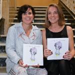 Virginia Berasategui e Itxaso Elorduy posan con sendos ejemplares del libro "La carrera de su vida"