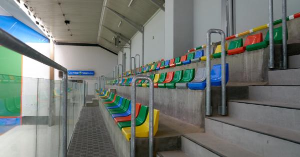 Visita de las autoridades municipales al frontón de Zaramaga tras las obras. Fotos: Ayuntamiento de Gasteiz