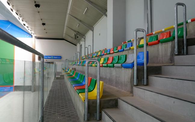 Visita de las autoridades municipales al frontón de Zaramaga tras las obras. Fotos: Ayuntamiento de Gasteiz