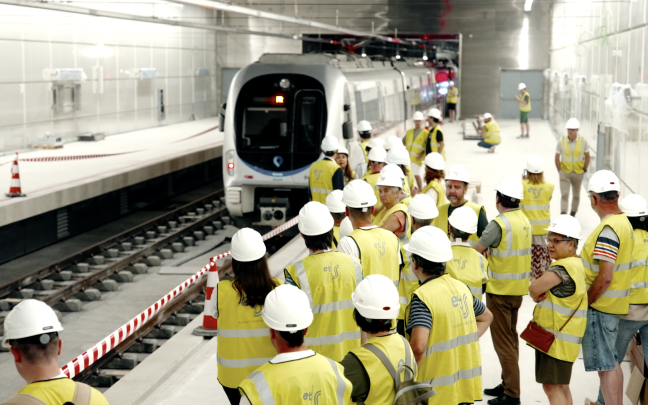 Visita de ciudadanos a la nueva estación del topo de Pasaia / Euskotren