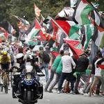 En imágenes: protesta contra el Israel al paso de la La Vuelta por Bilbao Oskar González/ Miguel Acera