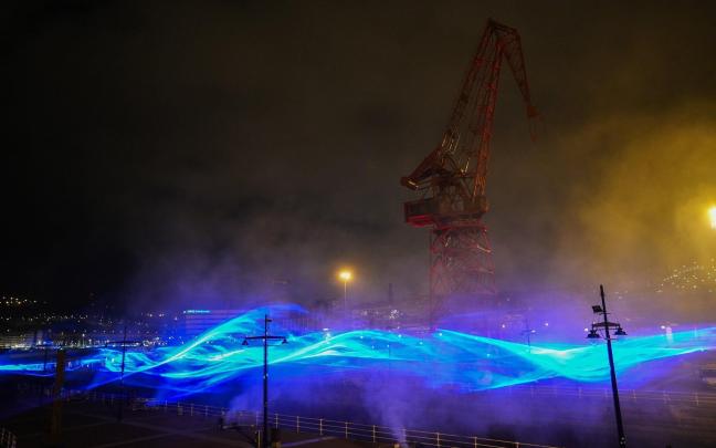 En imágenes: ‘Waterlicht’, un océano de luz azul sobre la ría de Bilbao. Jose Mari Martínez