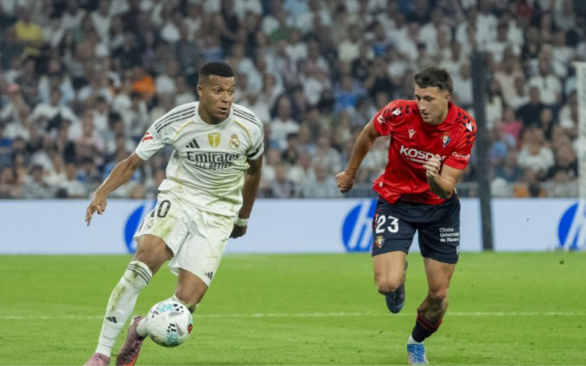 Abel Bretones disputando un balón con Kylian Mbappé en el duelo del Santiago Bernabéu de la jornada 1. Foto: LaLiga