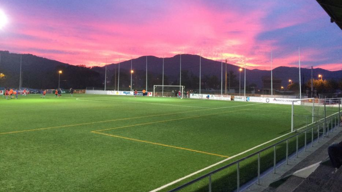 Campo de El Mortuero en Abanto. Foto: Abanto Club