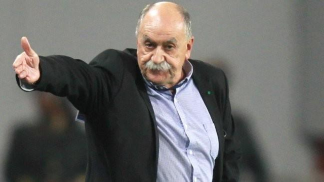 Xabier Azkargorta como técnico durante un partido. Foto: Ehkirola