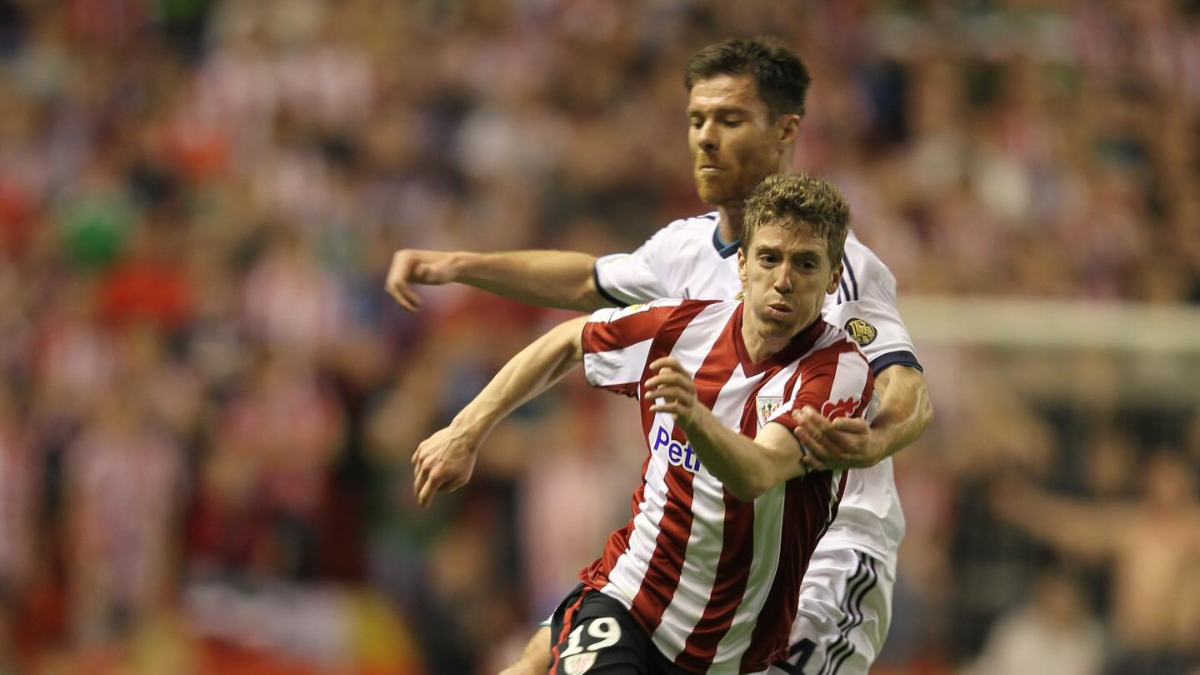 Xabi Alonso en un duelo como jugador del Real Madrid contra el Athletic. Foto: Athletic Club