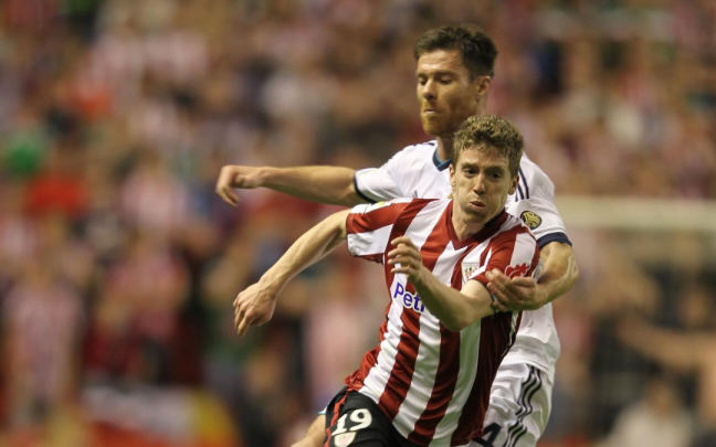 Xabi Alonso en un duelo como jugador del Real Madrid contra el Athletic. Foto: Athletic Club
