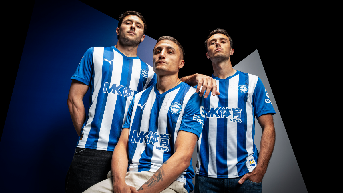 Imagen de presentación de la nueva camiseta del Deportivo Alavés. Foto: Deportivo Alavés