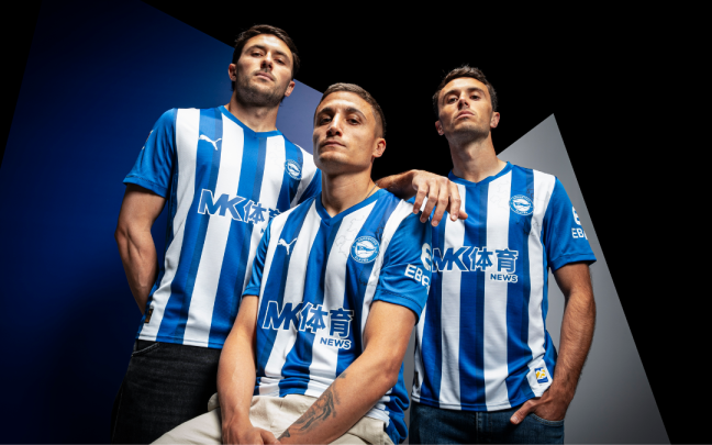 Imagen de presentación de la nueva camiseta del Deportivo Alavés. Foto: Deportivo Alavés