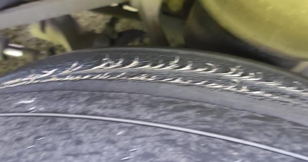 Rueda de un autobús del Grupo Avanza que acabó reventando