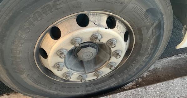 Rueda en mal estado, según denuncia el comité de empresa del Grupo Avanza.