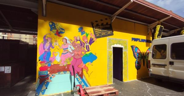 Las comparsas de Bilbao dedican cada año muchas horas a decorar las txosnas