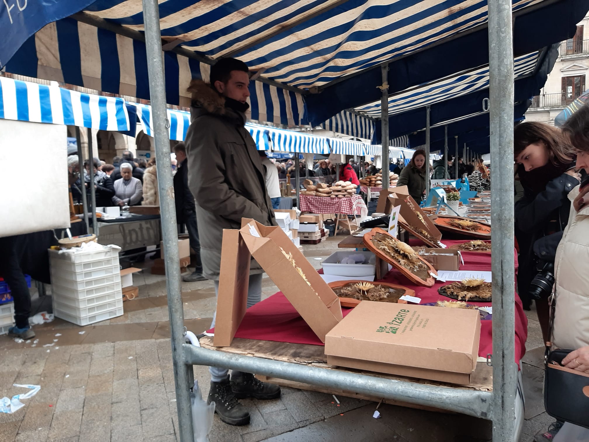 Puestos del mercado de Navidad de Gasteiz. Puestos del mercado de Navidad de Gasteiz.