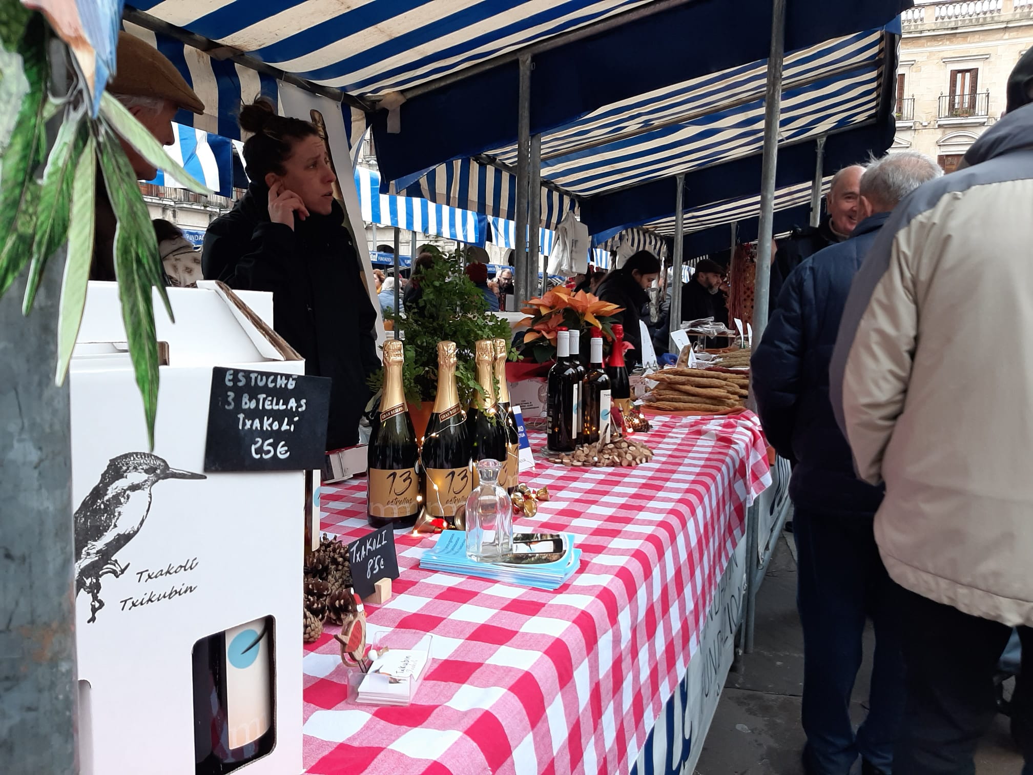 Puestos del mercado de Navidad de Gasteiz. Puestos del mercado de Navidad de Gasteiz.