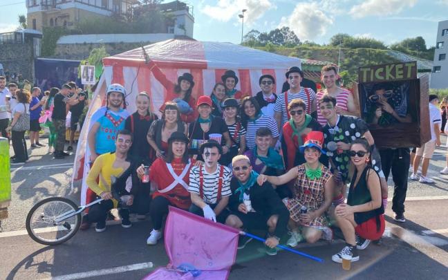 Imagen de archivo de una de las cuadrillas participantes en la bajada de fiestas de Leioa | Onda Vasca