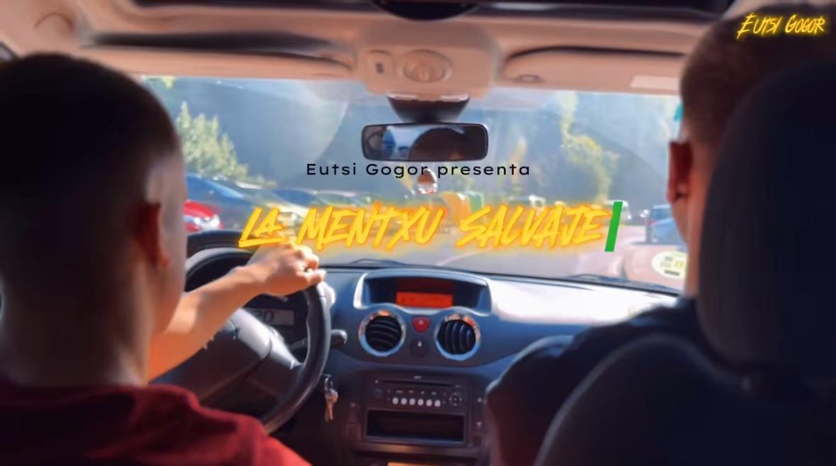 Los ganadores del concurso de videoclips, con su versión 'La Mentxu salvaje'