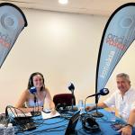 Paco Sádaba, dueño de Café Tau, hablando con Maider Uriarte el día de la Feria de las 11 Denominaciones de Origen y de Calidad de Mendavia