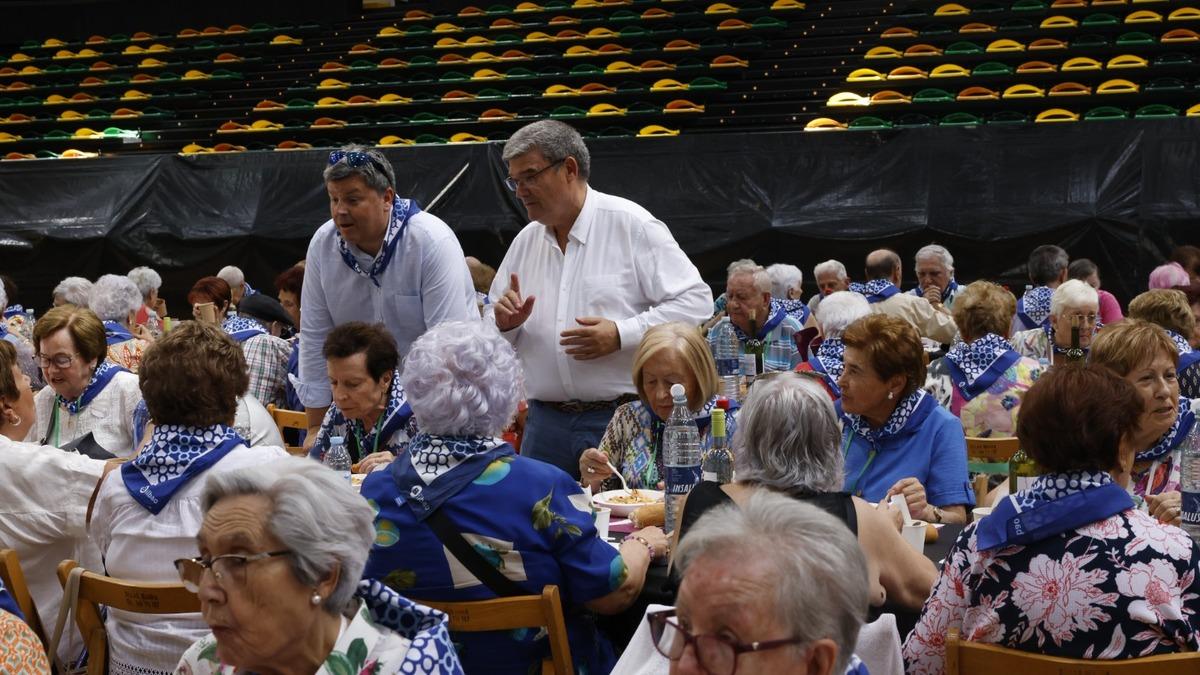 Las personas usuarias del servicio SAD han podido disfrutar del circo, bailes, teatro, fútbol y una comida