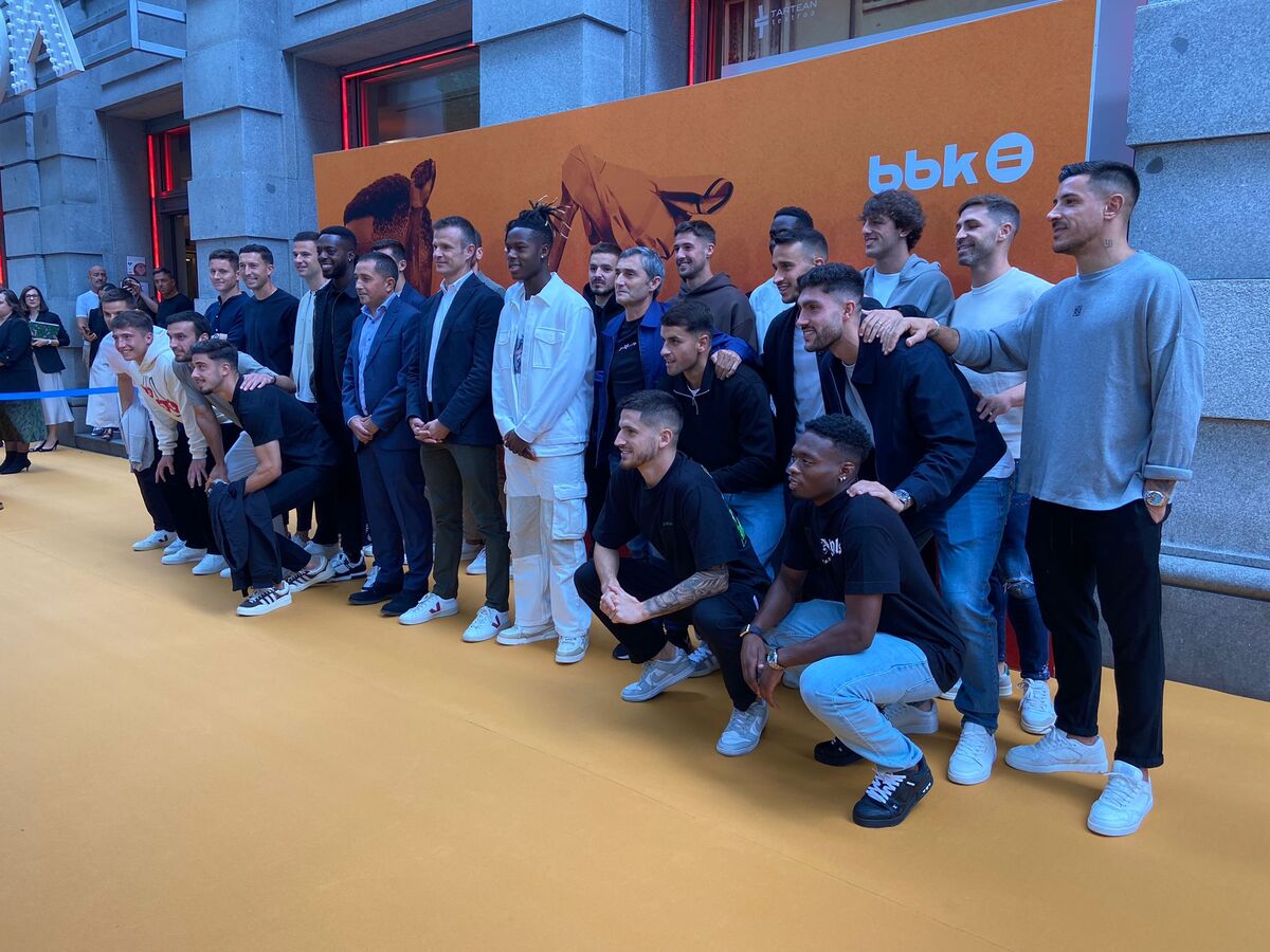 La plantilla al completo del Athletic Club ha acompañado a los hermanos Williams en el preestreno de su documental | Foto: Onda Vasca