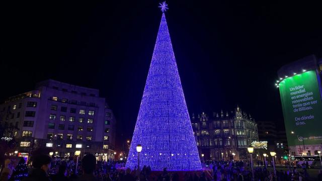 El gran árbol de la Plaza Elíptica contará con espectáculos de luz y sonido | Foto: Onda Vasca