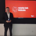 Joaquín Pérez Viota, presidente de AEVERSU, en el Waste Lab Bizkaia de Derio.