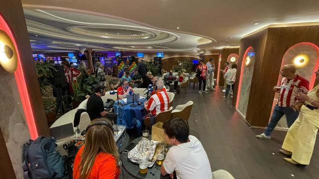 Interior del Luckia Casino Bilbao durante la retransmisión del partido. Interior del Luckia Casino Bilbao durante la retransmisión del partido.