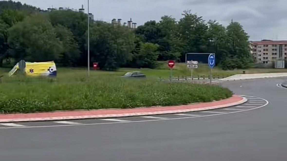 Imagen de la rotonda entre Galdakao y Etxebarri. TIKTOK: @AUTOESCUELAMIKEL